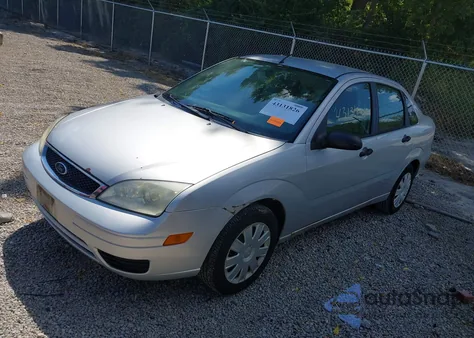 2005 Ford Focus Zx4 из США, поврежденный, VIN 1FAFP34N25W317382
